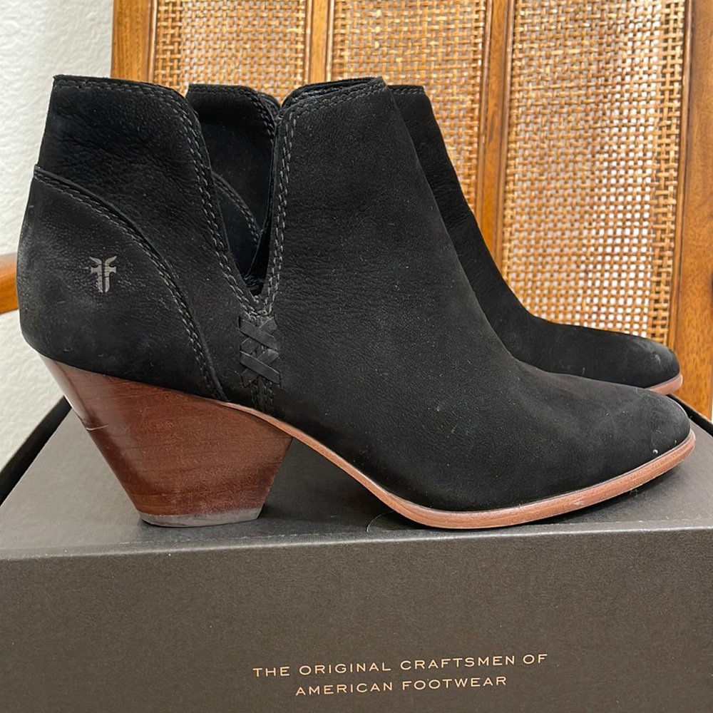 FRYE REINA CUT OUT BOOTIE 7.5 US BLACK
